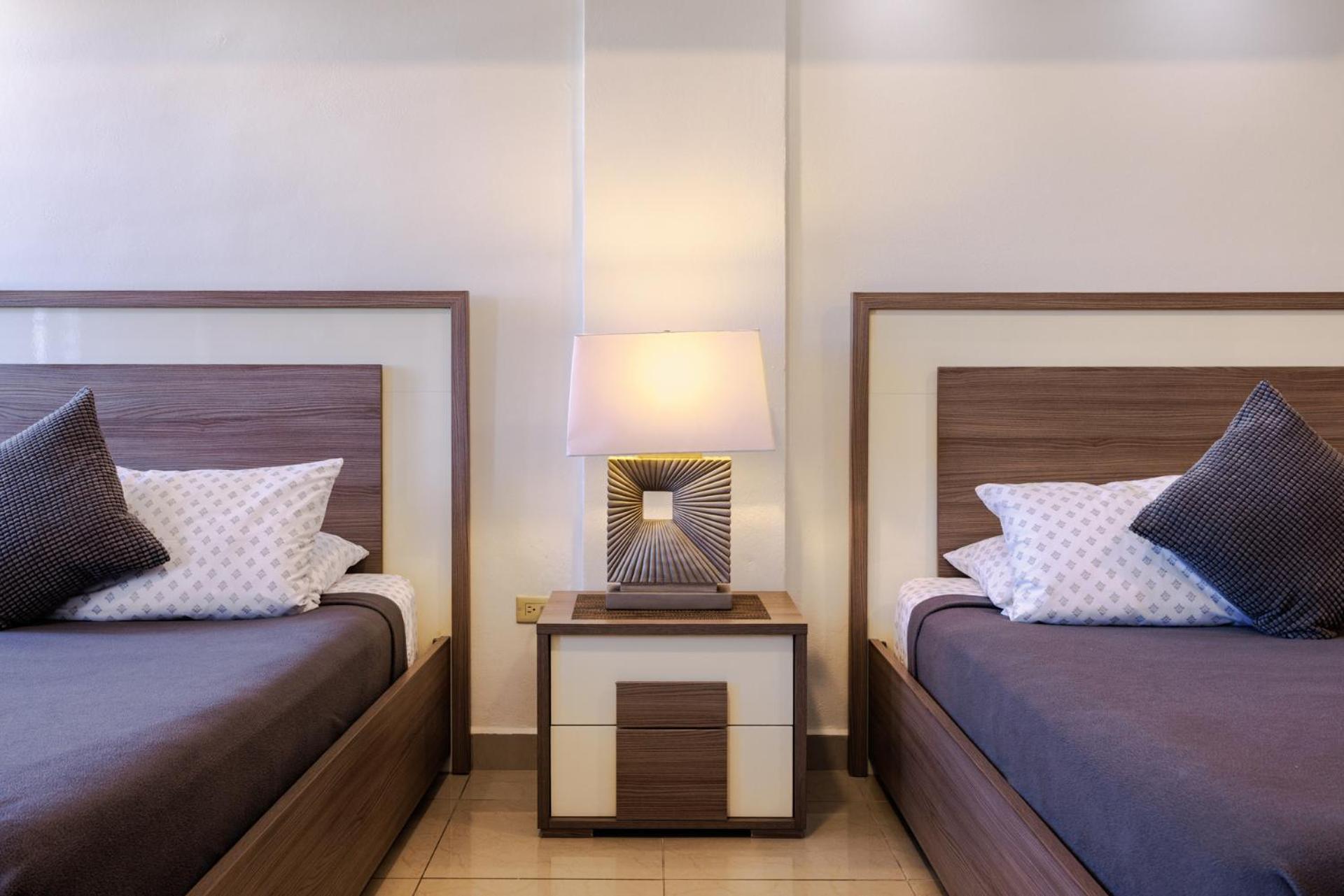 Deluxe Queen Suite